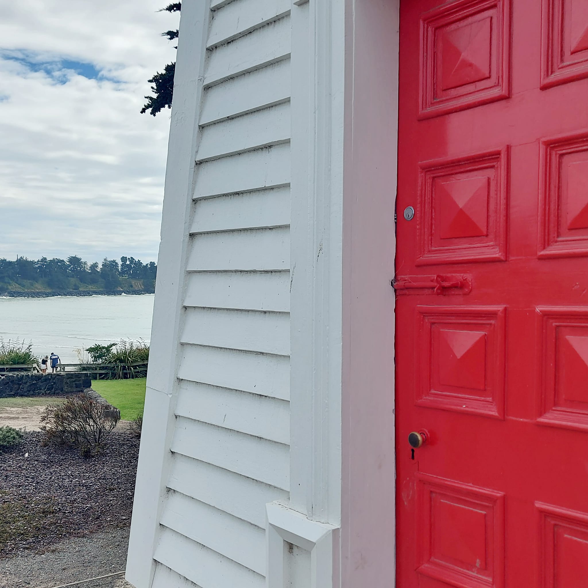 Benvenue Cliffs Lighthouse and Waimataitai Beach WuHoo Timaru Roselyn Fauth Dec 2021