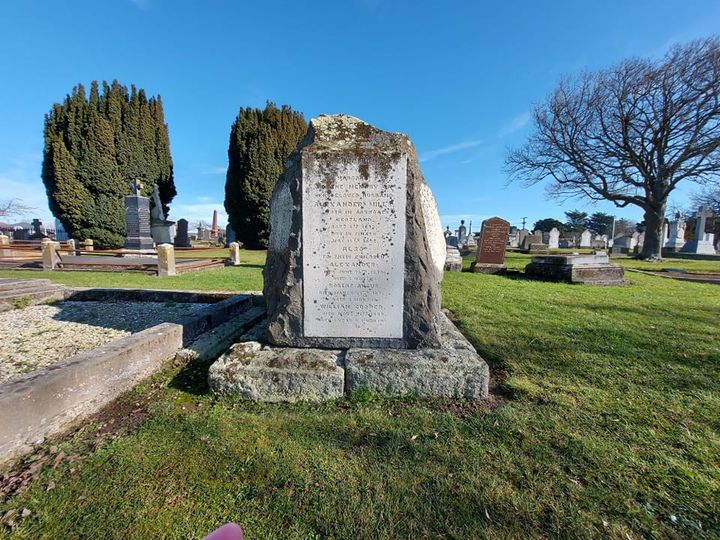 Captain Mills and families grave 2025 - Photo Roselyn Fauth