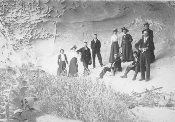 Group at White Rocks Duntroon 3 January 1903 R C Cunningham family possibly Collection of Waitaki Archive ID 103663