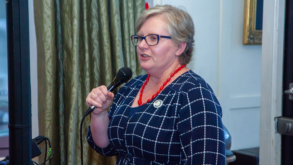 Keely Korening Talks about her new childrens built history book Oxford 100 AT0035