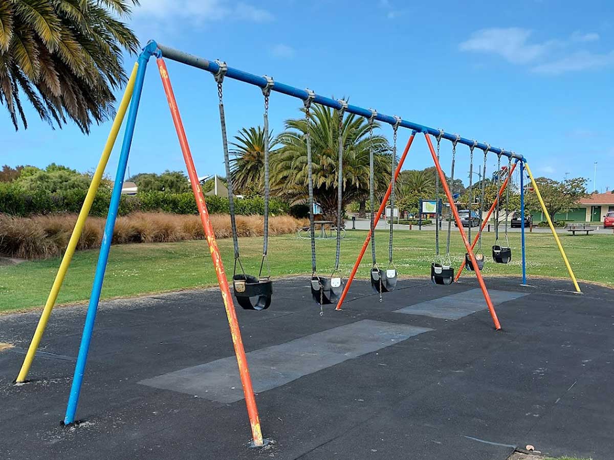 Swing set caroline bay RFAUTH 20210204 155756